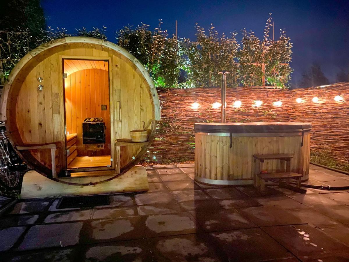 Bed & Wellness Klein Knorrestein With Private Hottub And Sauna And Tandembike Rental Included In Price Almere Exterior photo